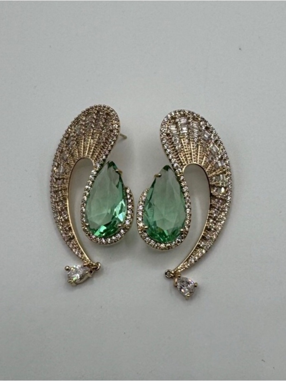 18k Emerald Talay Earrings - Picture 3 of 8